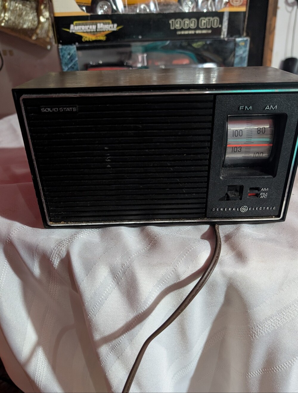 General Electric Solid State AM/FM AFC Table Radio, Model T2210A-WA